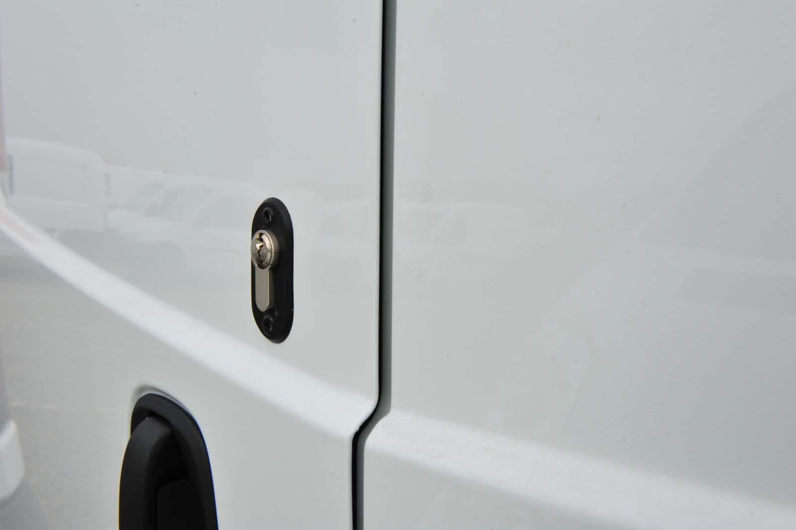 Le migliori chiusure di sicurezza per porte furgoni professionali