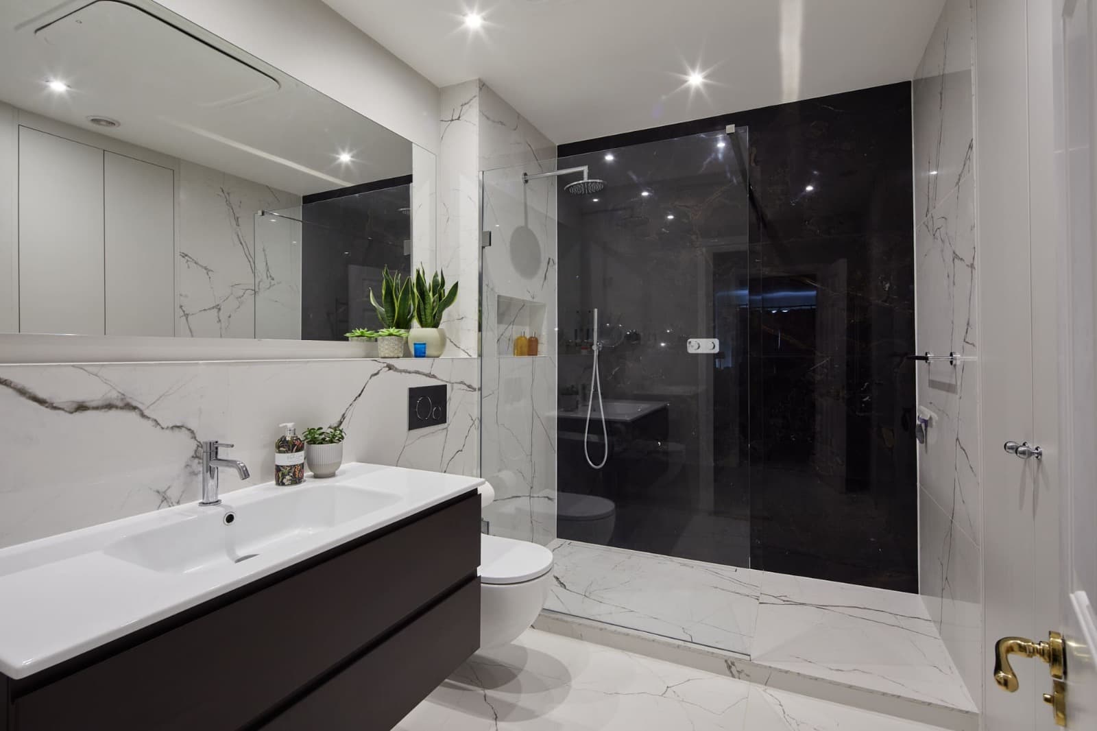 Elegant Showers UK That Add Value to Your Home