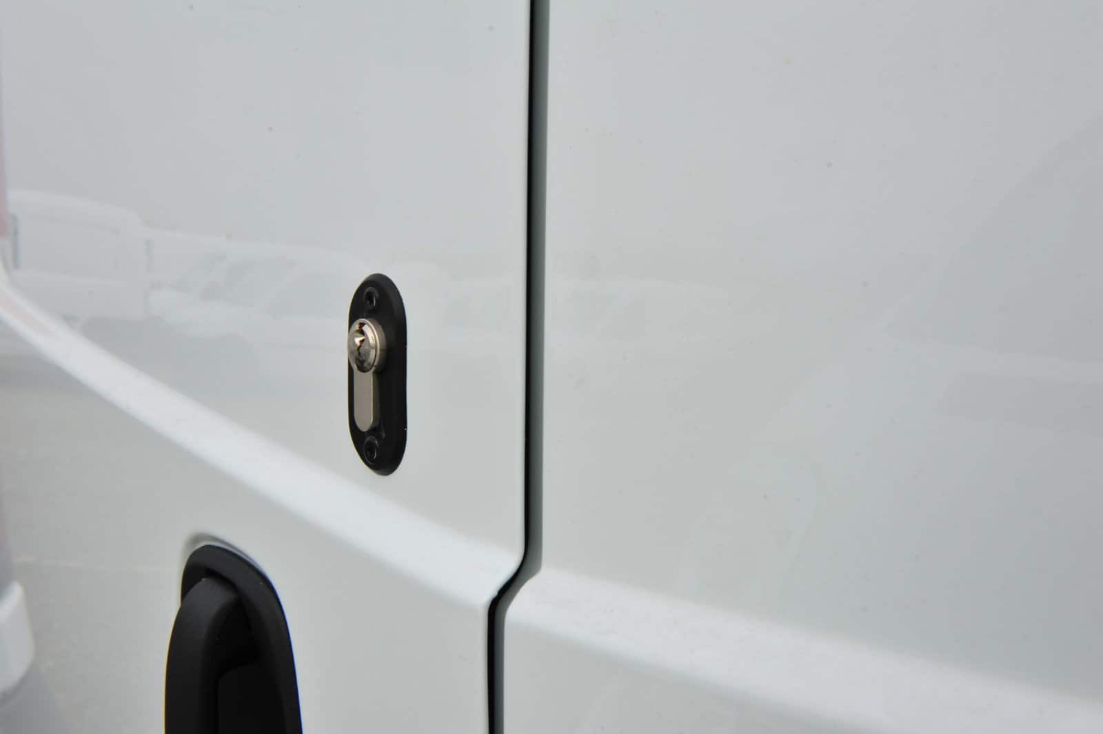 Le migliori chiusure di sicurezza per porte furgoni professionali