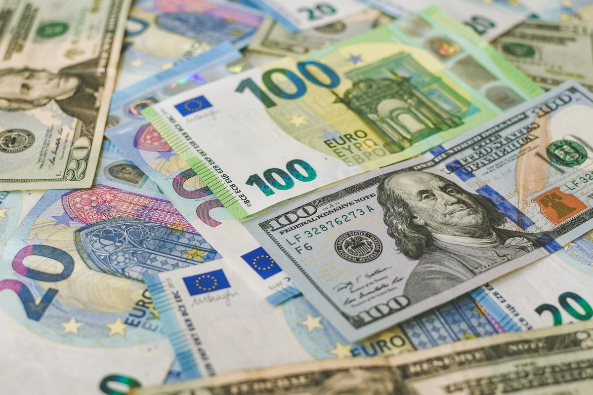 Buy USD Today – Competitive Rates, Instant Service